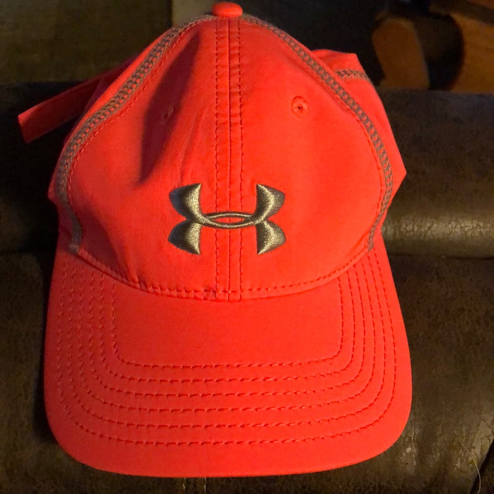 Ladies under armour. Gently used. Smoke free. Hot Pink.